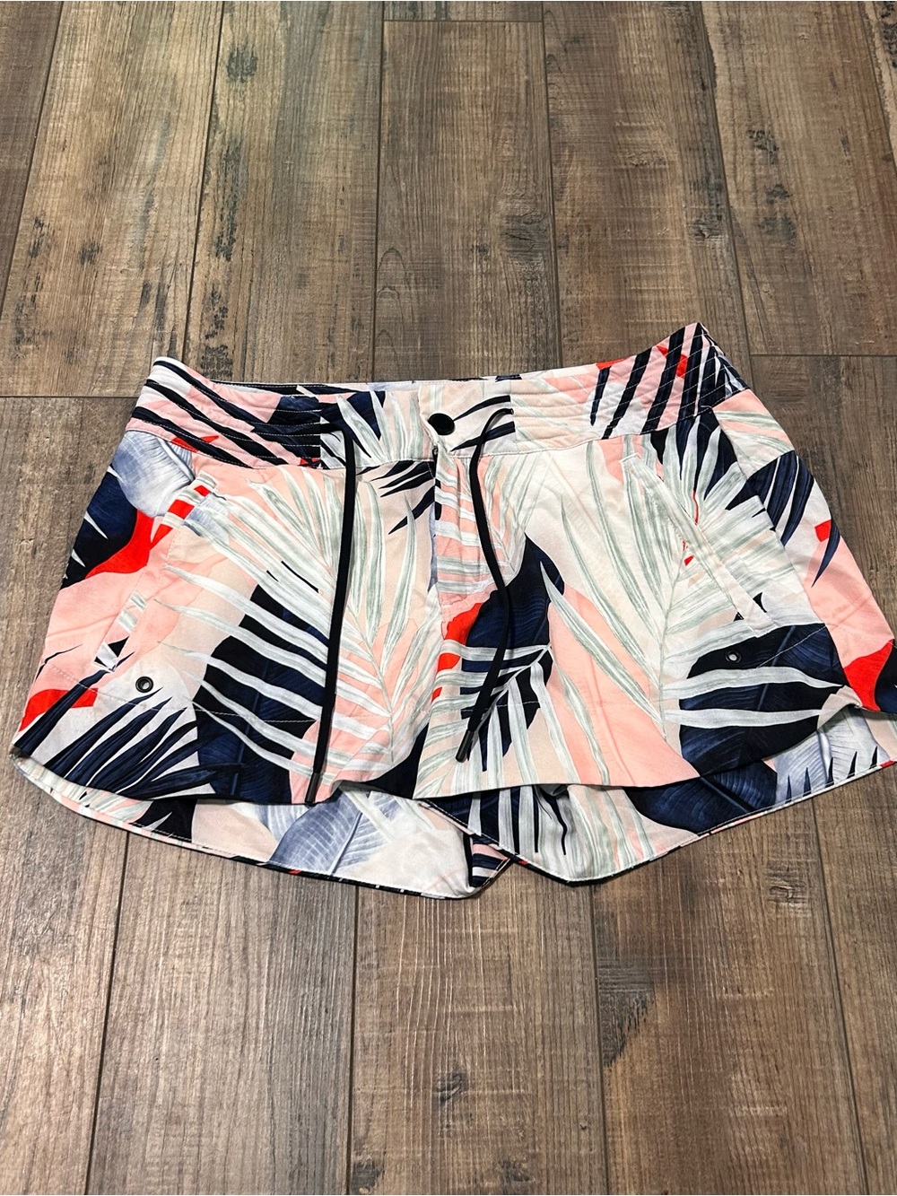 Athleta Women’s Hudson Board Shorts Size 4 Palm Leaves Floral Swimwear Beach